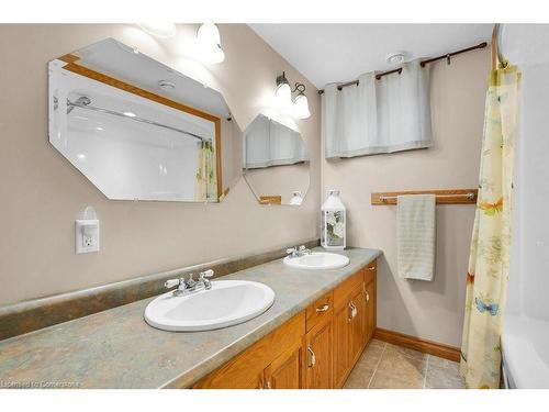 745 Wellington Avenue S, Listowel, ON - Indoor Photo Showing Bathroom