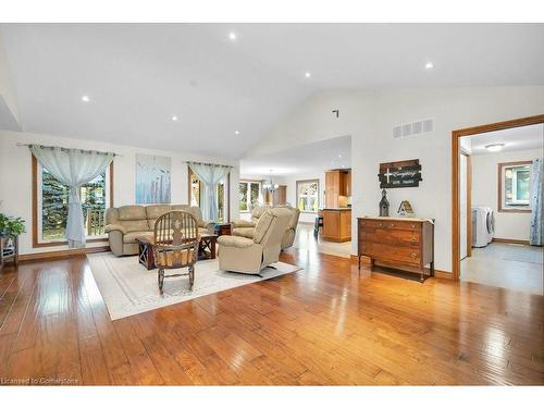 745 Wellington Avenue S, Listowel, ON - Indoor Photo Showing Living Room