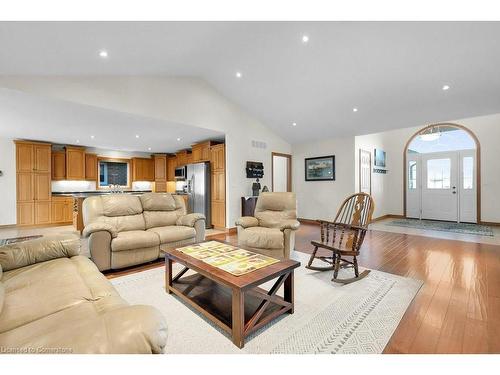 745 Wellington Avenue S, Listowel, ON - Indoor Photo Showing Living Room