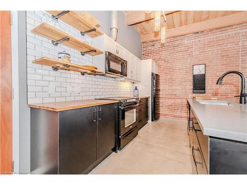 205-85 Spruce Street, Cambridge, ON - Indoor Photo Showing Kitchen