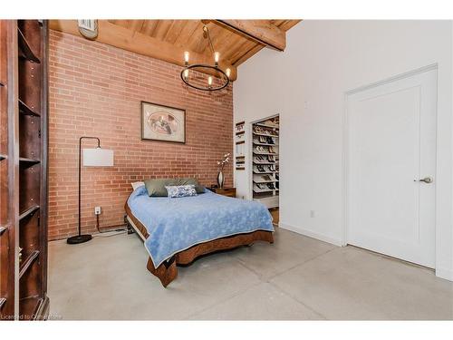 205-85 Spruce Street, Cambridge, ON - Indoor Photo Showing Bedroom