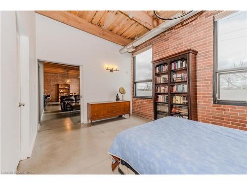 205-85 Spruce Street, Cambridge, ON - Indoor Photo Showing Bedroom