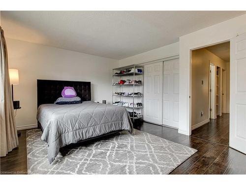 27-15 Green Valley Drive, Kitchener, ON - Indoor Photo Showing Bedroom