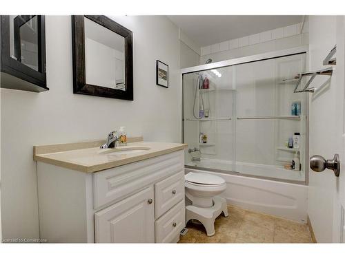 27-15 Green Valley Drive, Kitchener, ON - Indoor Photo Showing Bathroom