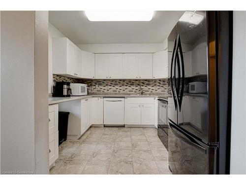 27-15 Green Valley Drive, Kitchener, ON - Indoor Photo Showing Kitchen