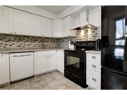 27-15 Green Valley Drive, Kitchener, ON - Indoor Photo Showing Kitchen