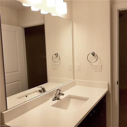 53 Bensley Lane, Hamilton, ON - Indoor Photo Showing Bathroom