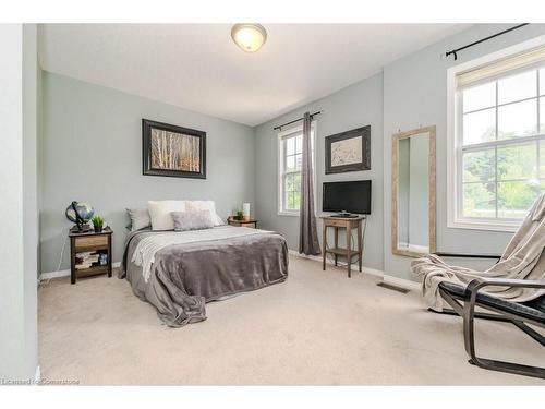 40 Harris Street, Cambridge, ON - Indoor Photo Showing Bedroom