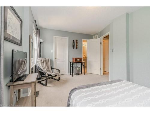 40 Harris Street, Cambridge, ON - Indoor Photo Showing Bedroom