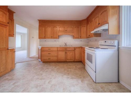 62 Gottscheer Court, Kitchener, ON - Indoor Photo Showing Kitchen With Double Sink