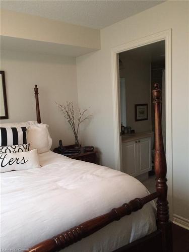 803-2379 Central Park Drive, Oakville, ON - Indoor Photo Showing Bedroom