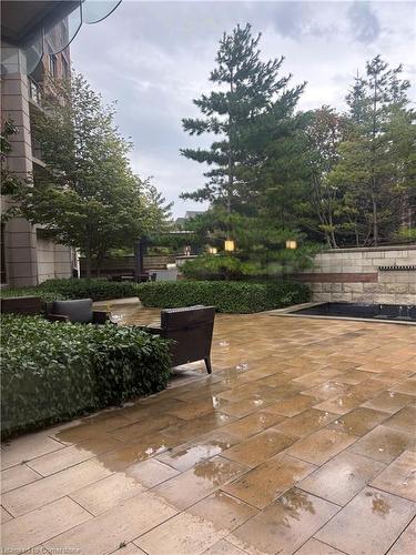 803-2379 Central Park Drive, Oakville, ON - Outdoor