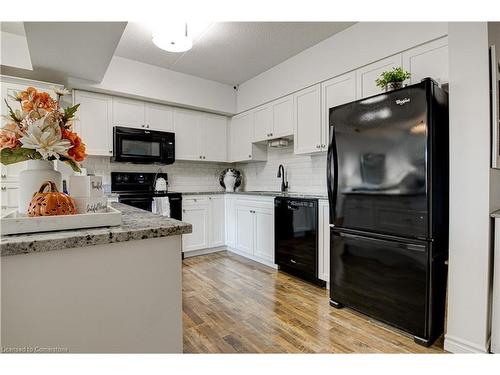 312-155 Water Street S, Cambridge, ON - Indoor Photo Showing Kitchen