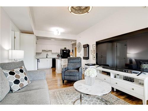 312-155 Water Street S, Cambridge, ON - Indoor Photo Showing Living Room