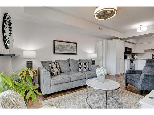 312-155 Water Street S, Cambridge, ON - Indoor Photo Showing Living Room