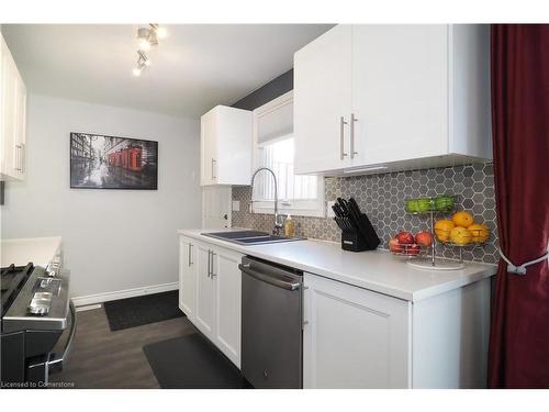 106 Keats Drive, Woodstock, ON - Indoor Photo Showing Kitchen With Double Sink With Upgraded Kitchen