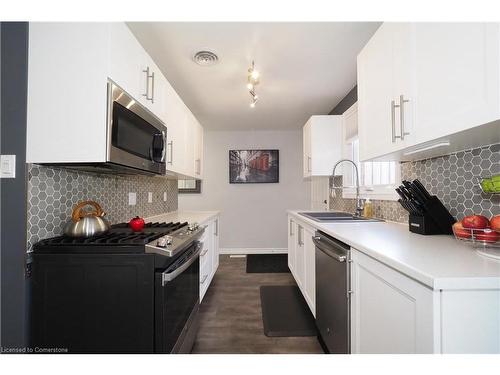 106 Keats Drive, Woodstock, ON - Indoor Photo Showing Kitchen With Double Sink With Upgraded Kitchen