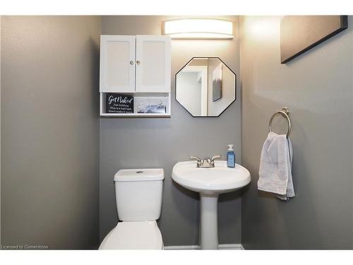 106 Keats Drive, Woodstock, ON - Indoor Photo Showing Bathroom