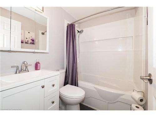 106 Keats Drive, Woodstock, ON - Indoor Photo Showing Bathroom