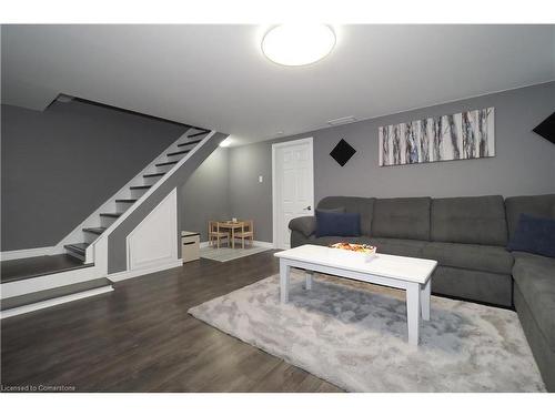 106 Keats Drive, Woodstock, ON - Indoor Photo Showing Living Room