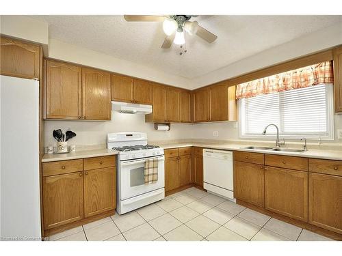 255 Green Vista Drive, Cambridge, ON - Indoor Photo Showing Kitchen With Double Sink