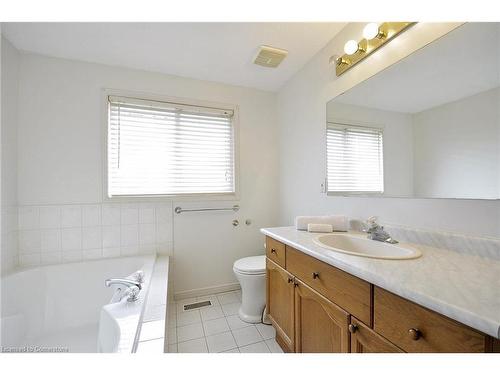 255 Green Vista Drive, Cambridge, ON - Indoor Photo Showing Bathroom