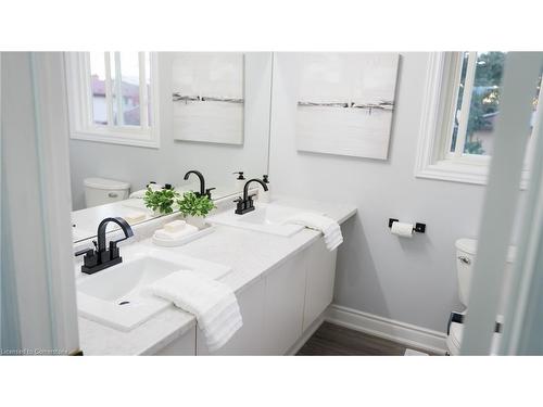 413 Lansdowne Avenue, Woodstock, ON - Indoor Photo Showing Bathroom