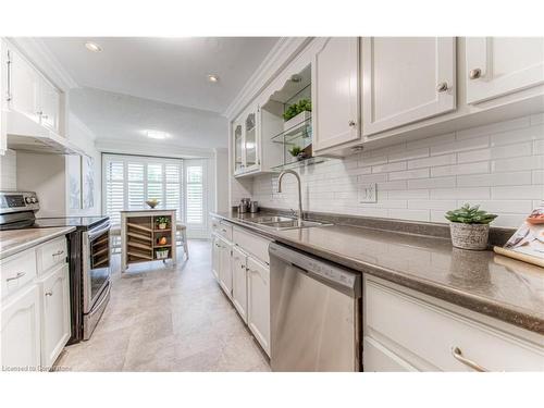 2-410 Craigleith Drive, Waterloo, ON - Indoor Photo Showing Kitchen With Upgraded Kitchen