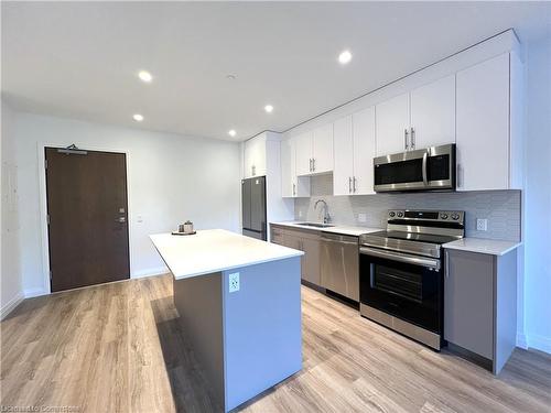 205-525 New Dundee Road, Kitchener, ON - Indoor Photo Showing Kitchen With Stainless Steel Kitchen