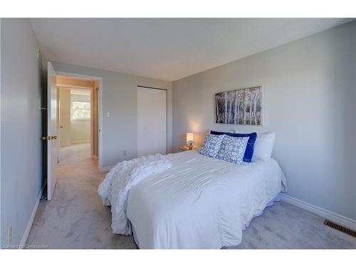 16 Edgemere Drive, Cambridge, ON - Indoor Photo Showing Bedroom