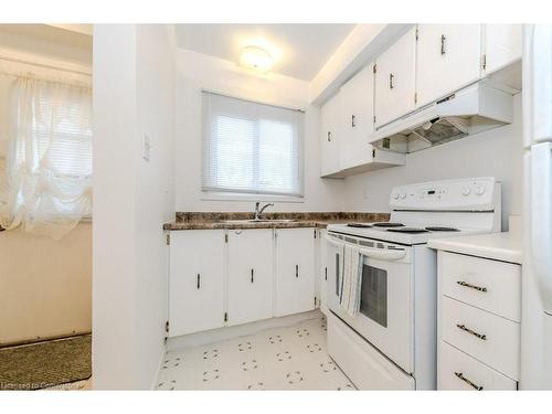 154 Sunset Court, Cambridge, ON - Indoor Photo Showing Kitchen