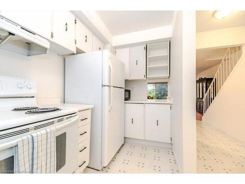 154 Sunset Court, Cambridge, ON - Indoor Photo Showing Kitchen