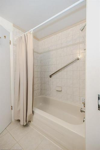 154 Sunset Court, Cambridge, ON - Indoor Photo Showing Bathroom