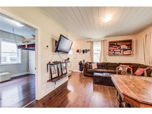 89 John Street E, Wingham, ON - Indoor Photo Showing Living Room