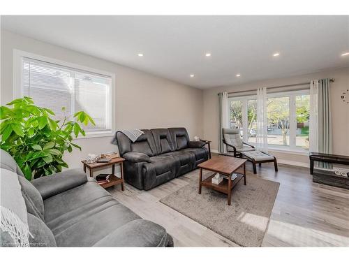 48 Summerhill Crescent, Kitchener, ON - Indoor Photo Showing Living Room