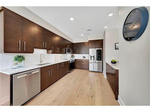 102-144 Park Street, Waterloo, ON - Indoor Photo Showing Kitchen