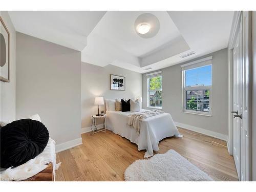 102-144 Park Street, Waterloo, ON - Indoor Photo Showing Bedroom