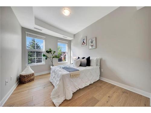 102-144 Park Street, Waterloo, ON - Indoor Photo Showing Bedroom