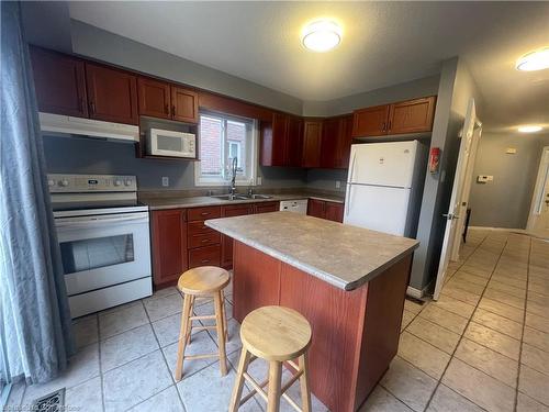 136 Haskell Road, Cambridge, ON - Indoor Photo Showing Kitchen With Double Sink