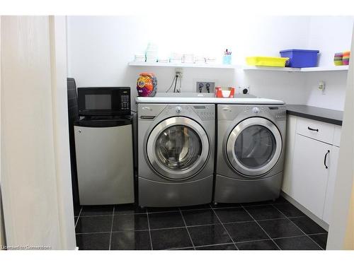 136 Haskell Road, Cambridge, ON - Indoor Photo Showing Laundry Room