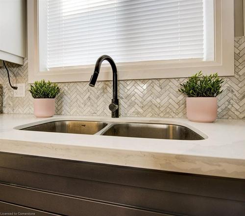 731 William Street, Cambridge, ON - Indoor Photo Showing Kitchen With Double Sink