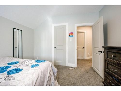 731 William Street, Cambridge, ON - Indoor Photo Showing Bedroom