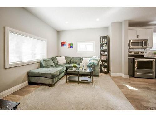 731 William Street, Cambridge, ON - Indoor Photo Showing Living Room