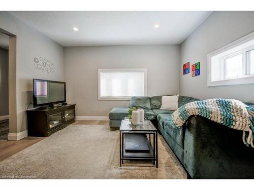 731 William Street, Cambridge, ON - Indoor Photo Showing Living Room