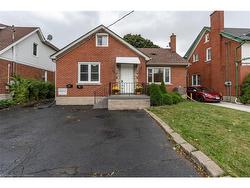 77 Bruce Street  Kitchener, ON N2B 1Y7