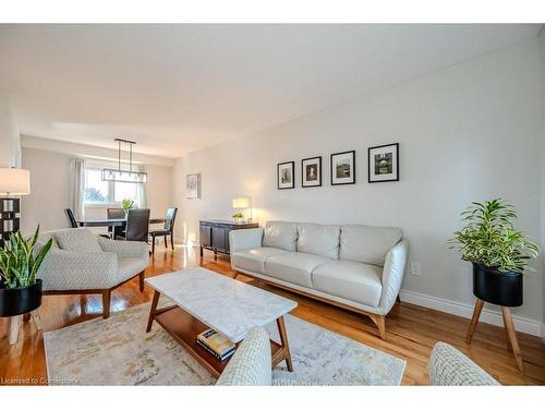 76 Drumlin Drive, Cambridge, ON - Indoor Photo Showing Living Room