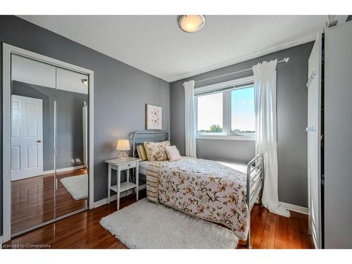 76 Drumlin Drive, Cambridge, ON - Indoor Photo Showing Bedroom