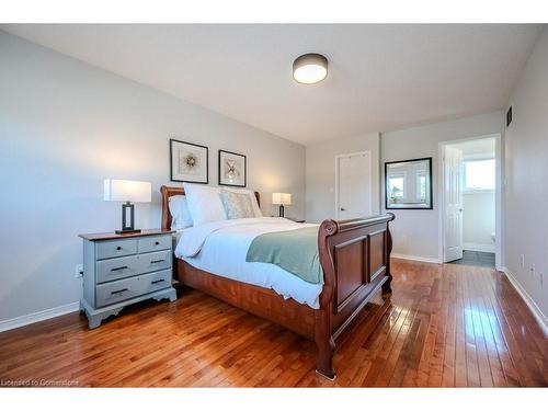 76 Drumlin Drive, Cambridge, ON - Indoor Photo Showing Bedroom