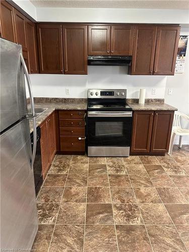 1356 Countrystone Drive, Kitchener, ON - Indoor Photo Showing Kitchen