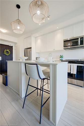 1007-55 Duke Street W, Kitchener, ON - Indoor Photo Showing Kitchen